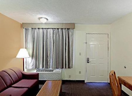 קנטון Rodeway Inn מראה חיצוני תמונה