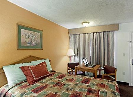 קנטון Rodeway Inn מראה חיצוני תמונה