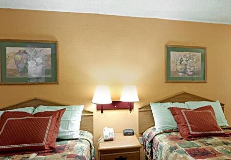 קנטון Rodeway Inn מראה חיצוני תמונה