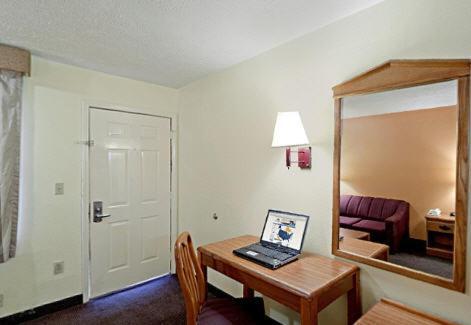 קנטון Rodeway Inn מראה חיצוני תמונה