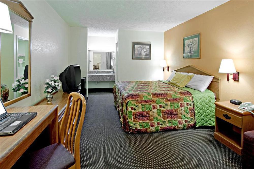 קנטון Rodeway Inn חדר תמונה